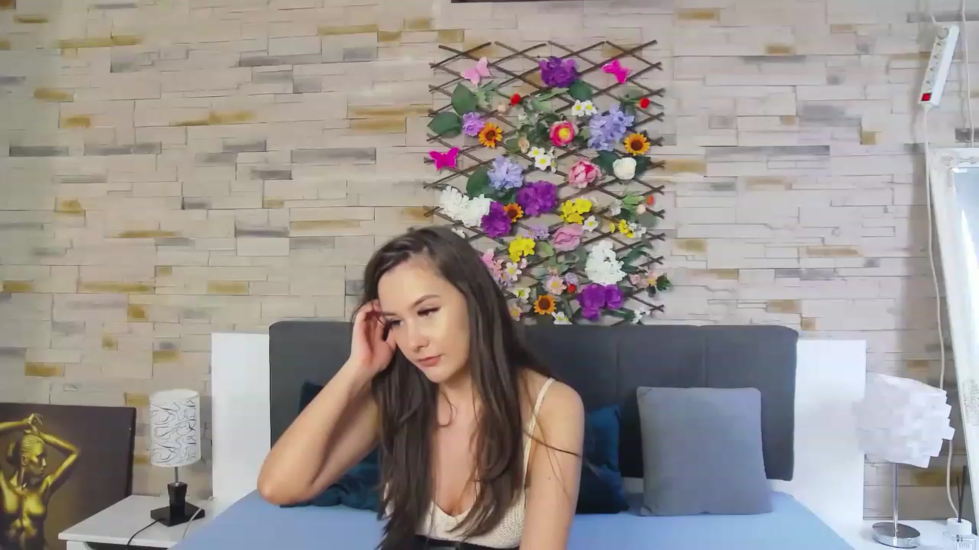 Gallery image thumbnail from Radiance's myfreecams stream on, 05/17/2023, 13:04 image 10 of 20