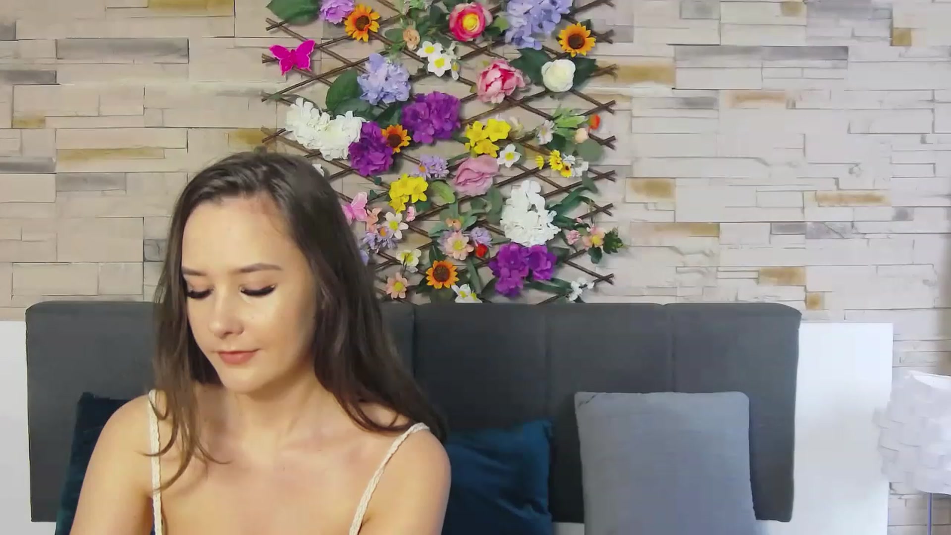 Gallery image thumbnail from Radiance's myfreecams stream on, 05/17/2023, 13:04 image 18 of 20