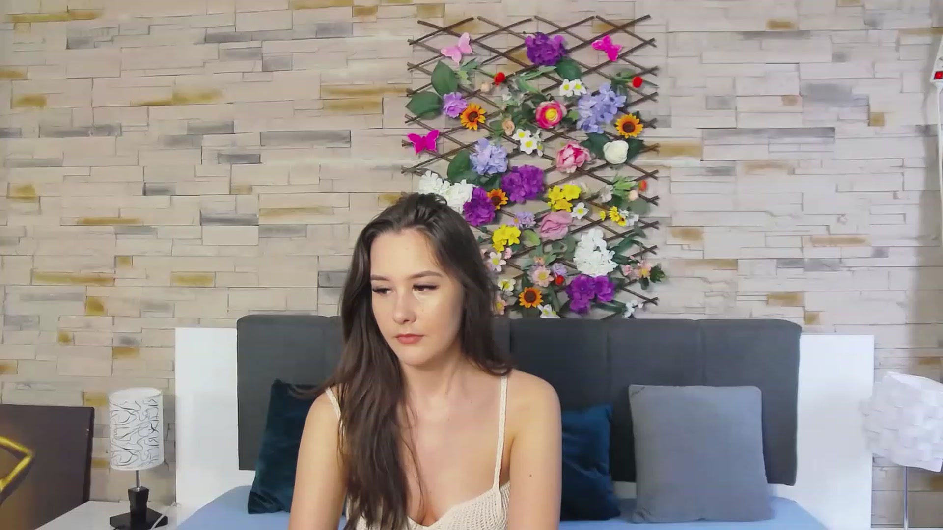Gallery image thumbnail from Radiance's myfreecams stream on, 05/17/2023, 13:04 image 2 of 20