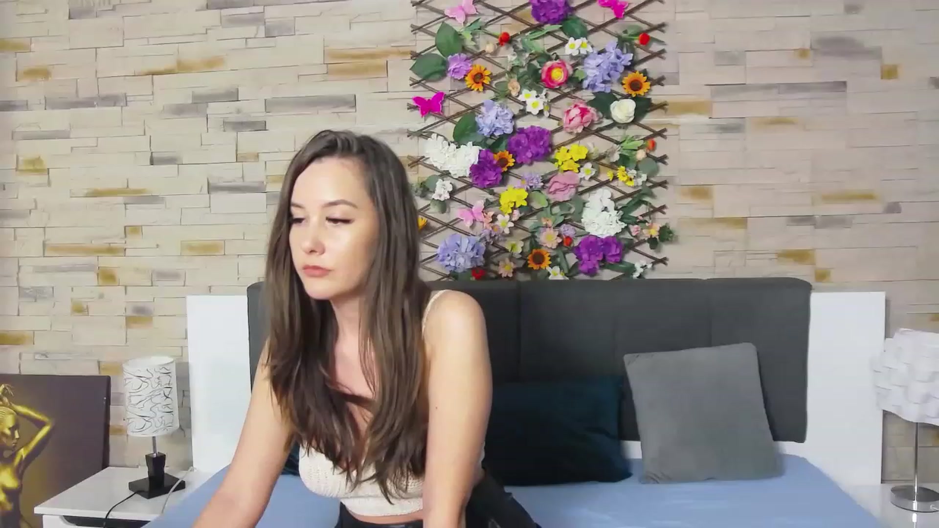 Gallery image thumbnail from Radiance's myfreecams stream on, 05/17/2023, 17:04 image 6 of 20