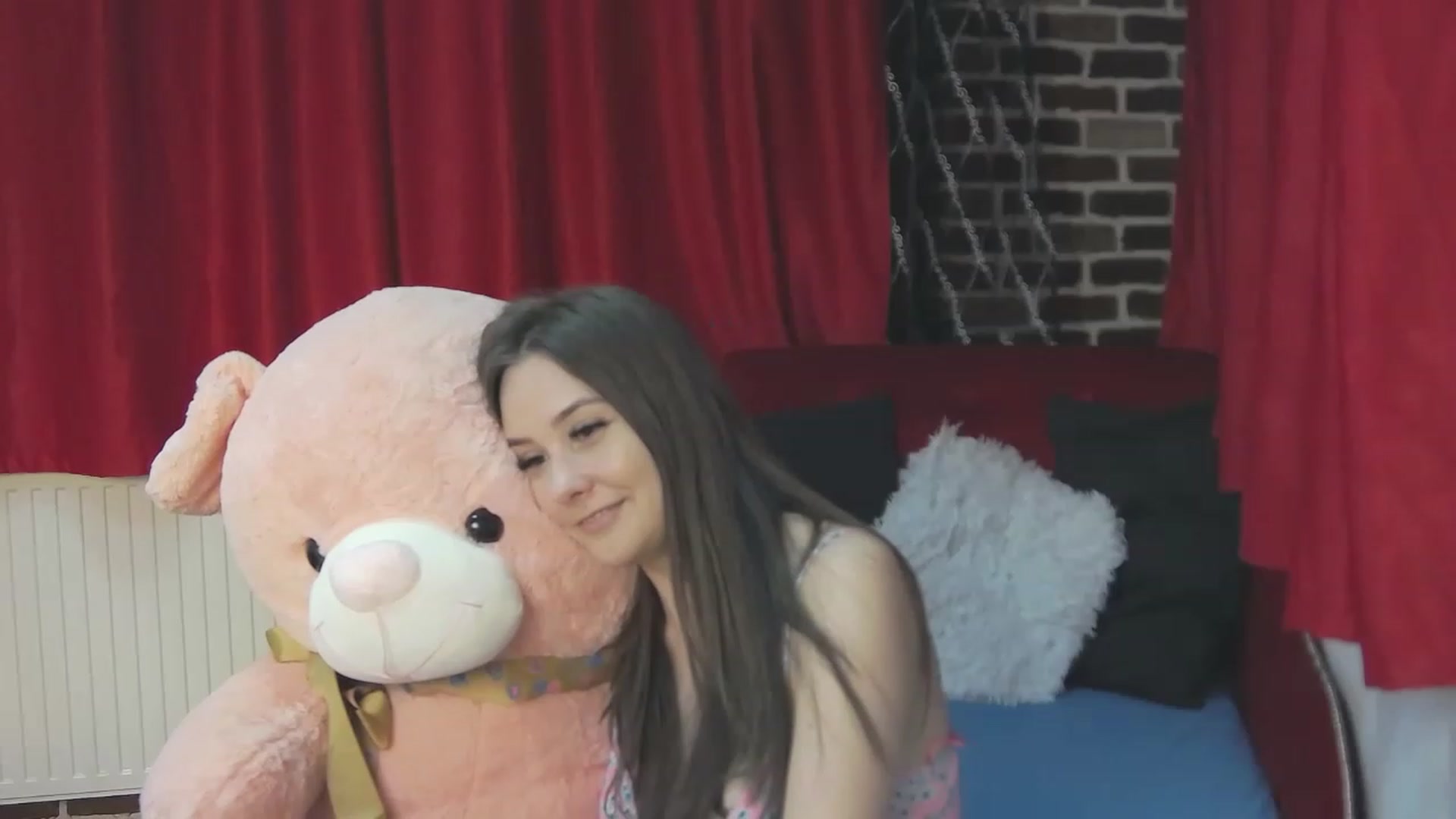 Gallery image thumbnail from Radiance's myfreecams stream on, 05/23/2023, 19:20 image 18 of 20