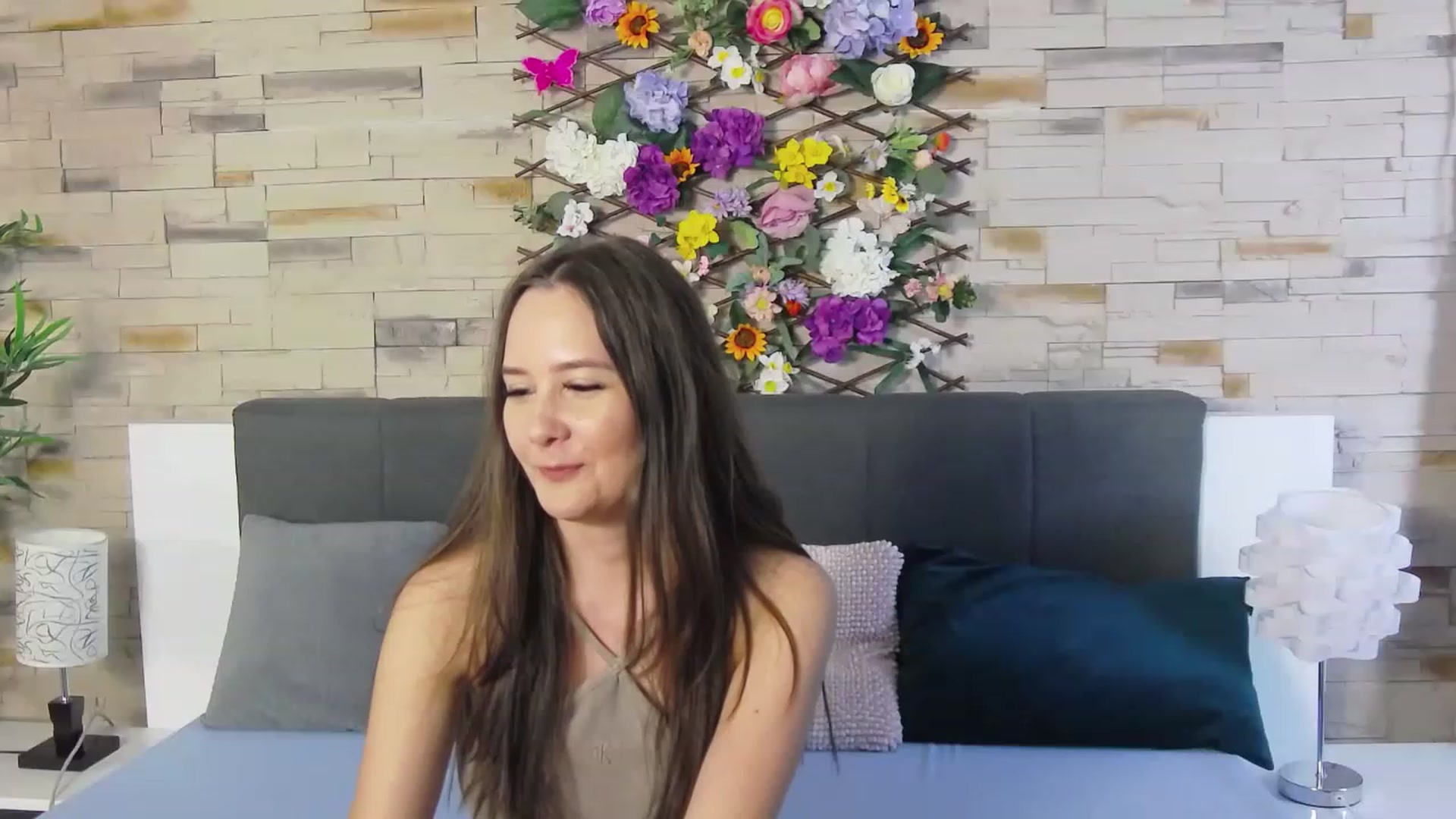 Gallery image thumbnail from Radiance's myfreecams stream on, 05/24/2023, 14:33 image 11 of 20