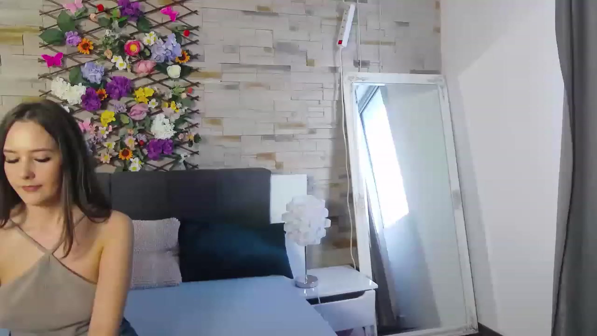 Gallery image thumbnail from Radiance's myfreecams stream on, 05/24/2023, 14:33 image 5 of 20