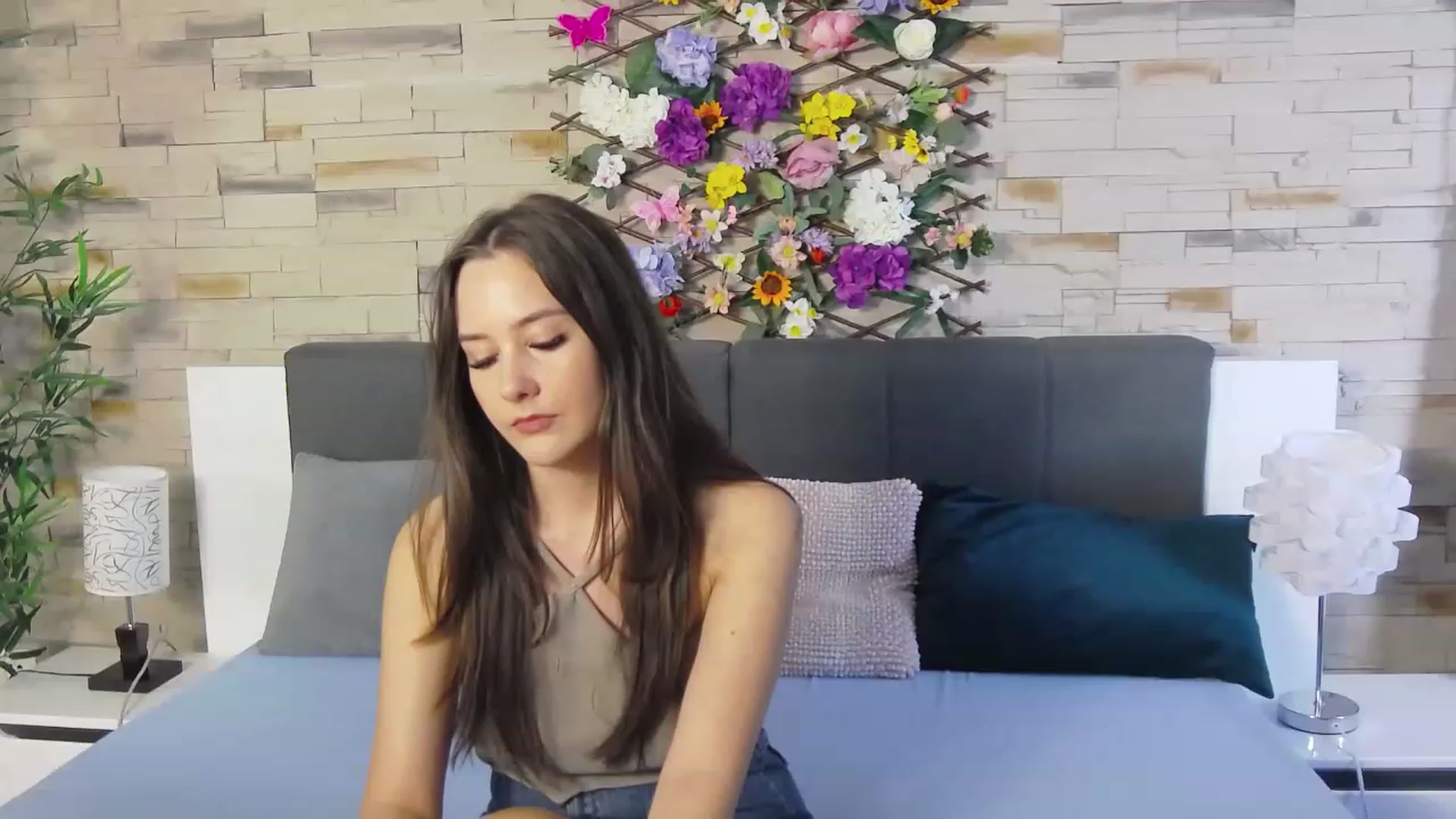 Gallery image thumbnail from Radiance's myfreecams stream on, 05/24/2023, 14:33 image 3 of 20