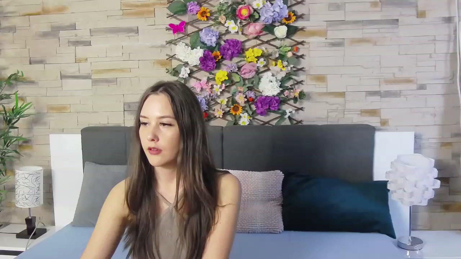 Gallery image thumbnail from Radiance's myfreecams stream on, 05/24/2023, 16:57 image 1 of 20