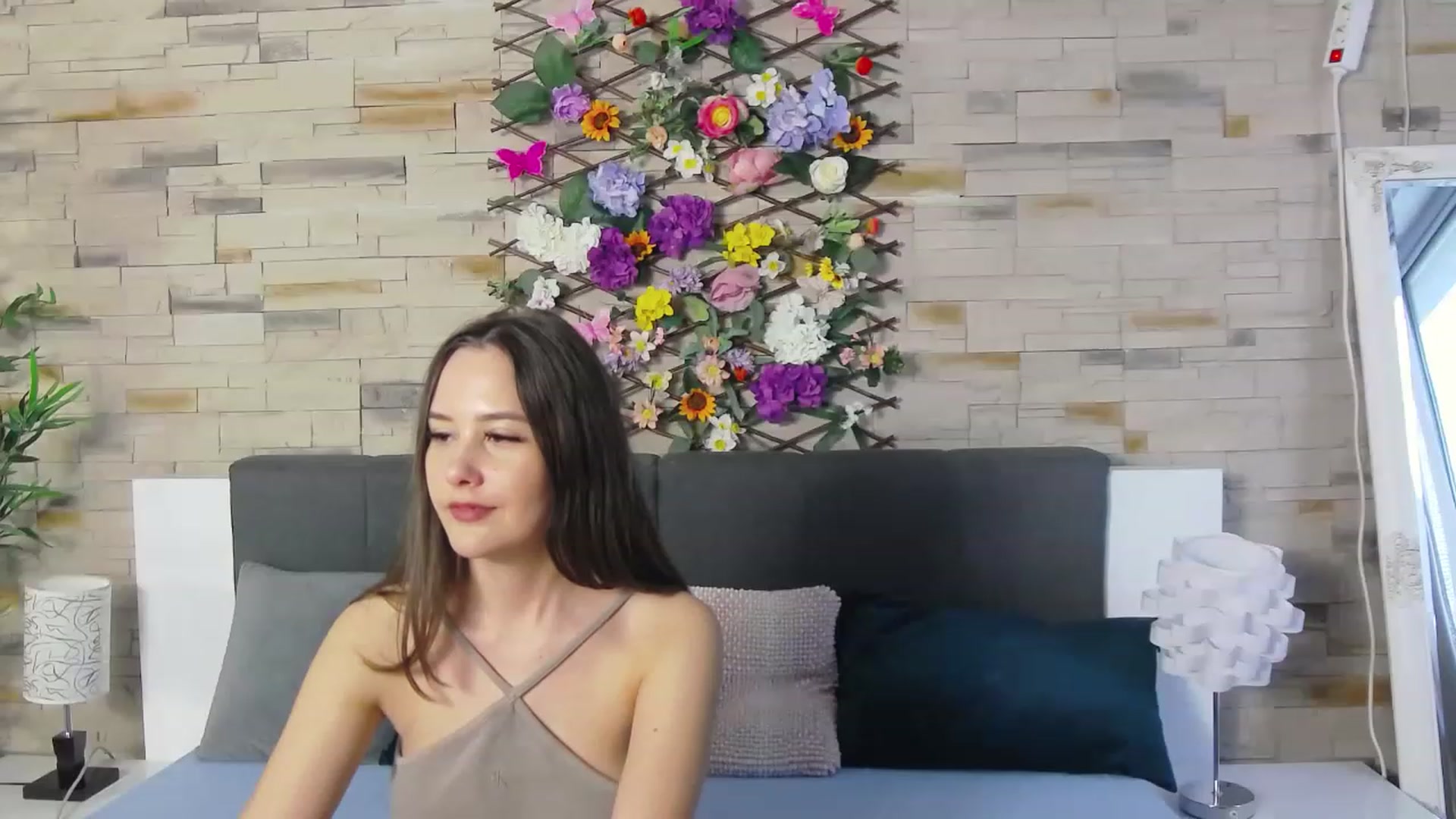 Gallery image thumbnail from Radiance's myfreecams stream on, 05/24/2023, 16:57 image 15 of 20