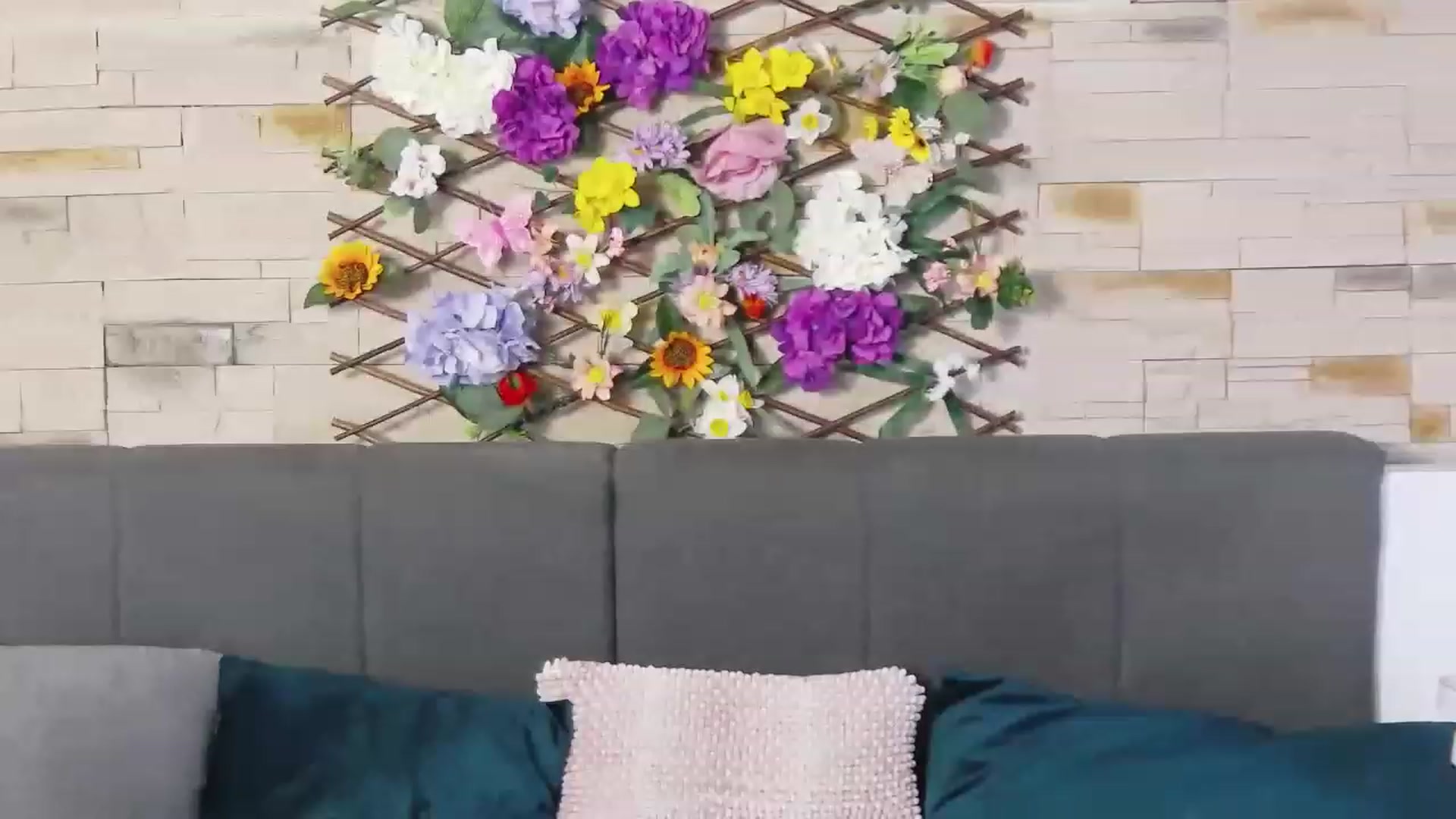 Gallery image thumbnail from Radiance's myfreecams stream on, 05/24/2023, 16:57 image 13 of 20