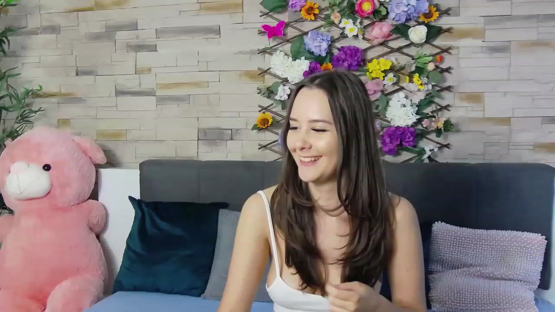 Gallery image thumbnail from Radiance's myfreecams stream on, 05/27/2023, 14:40 image 16 of 20