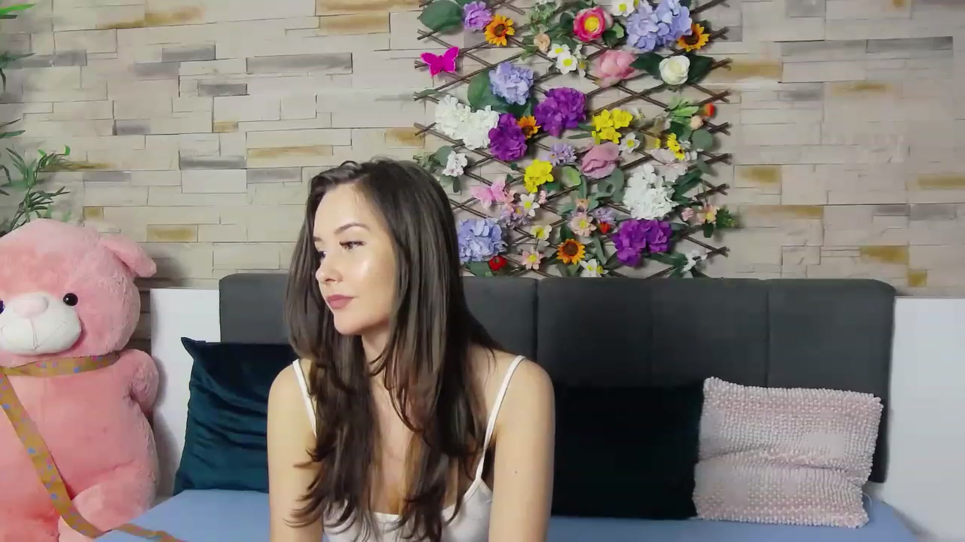 Gallery image thumbnail from Radiance's myfreecams stream on, 05/27/2023, 18:41 image 18 of 20