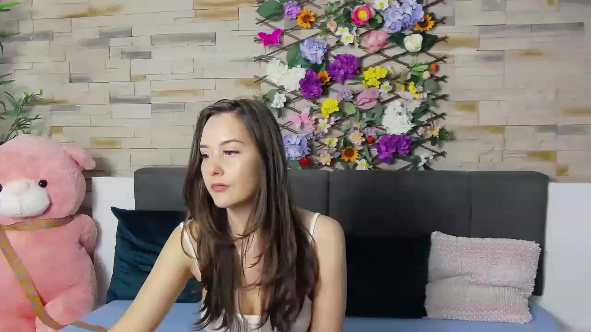Gallery image thumbnail from Radiance's myfreecams stream on, 05/27/2023, 18:41 image 13 of 20