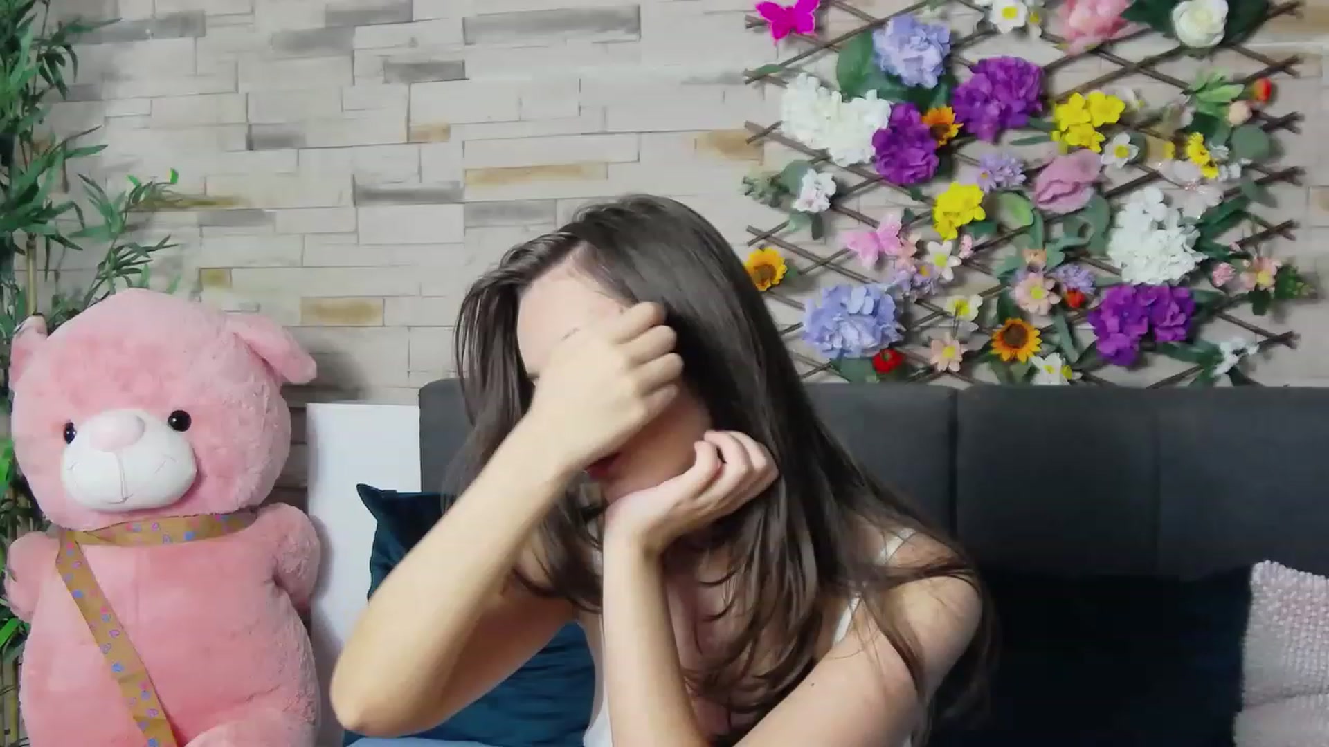 Gallery image thumbnail from Radiance's myfreecams stream on, 05/27/2023, 18:41 image 8 of 20