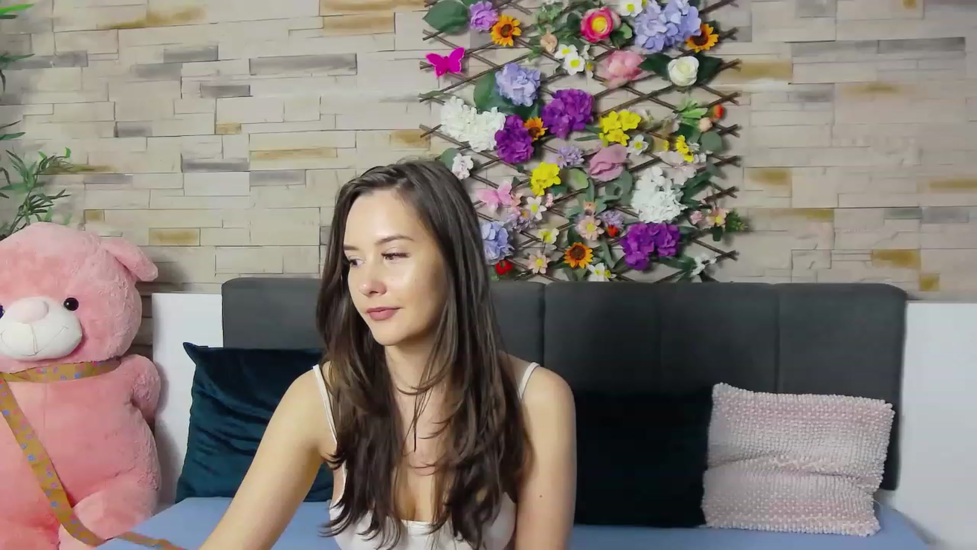 Gallery image thumbnail from Radiance's myfreecams stream on, 05/27/2023, 18:41 image 12 of 20