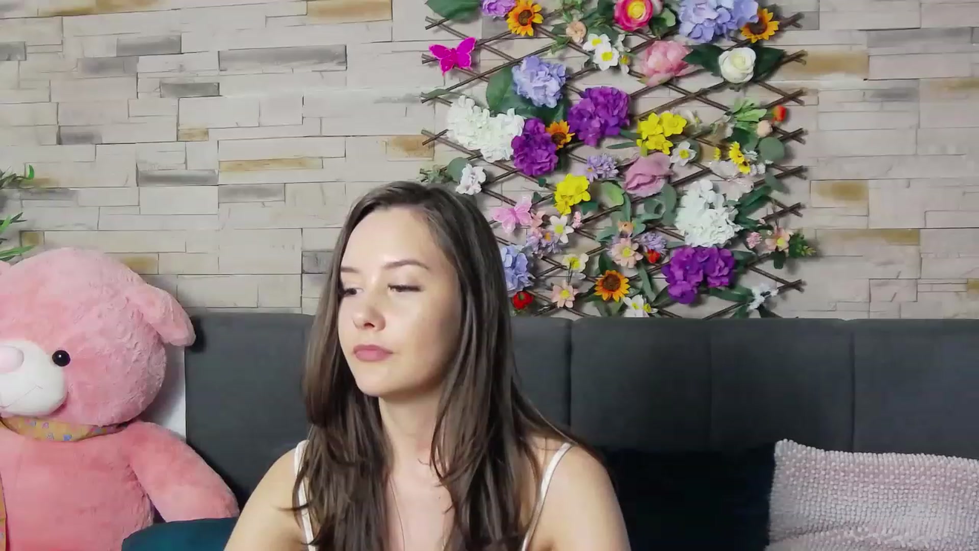 Gallery image thumbnail from Radiance's myfreecams stream on, 05/27/2023, 19:38 image 5 of 20