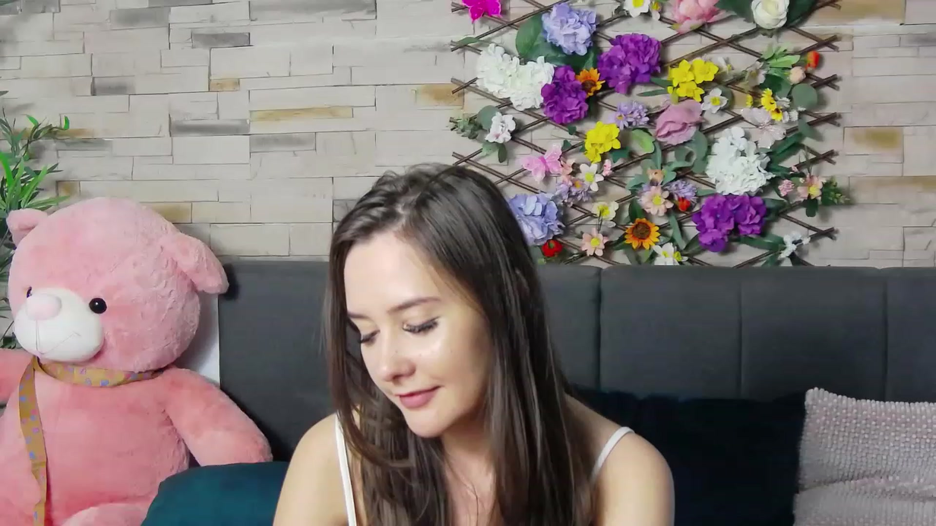 Gallery image thumbnail from Radiance's myfreecams stream on, 05/27/2023, 19:38 image 17 of 20