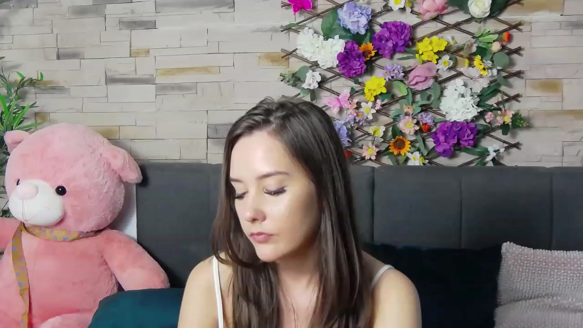 Gallery image thumbnail from Radiance's myfreecams stream on, 05/27/2023, 19:38 image 19 of 20