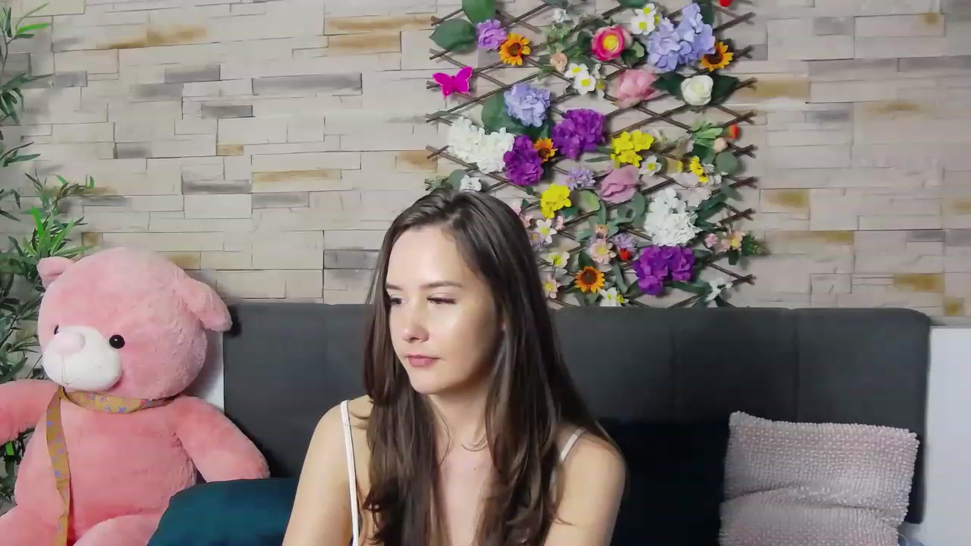 Gallery image thumbnail from Radiance's myfreecams stream on, 05/27/2023, 19:38 image 9 of 20