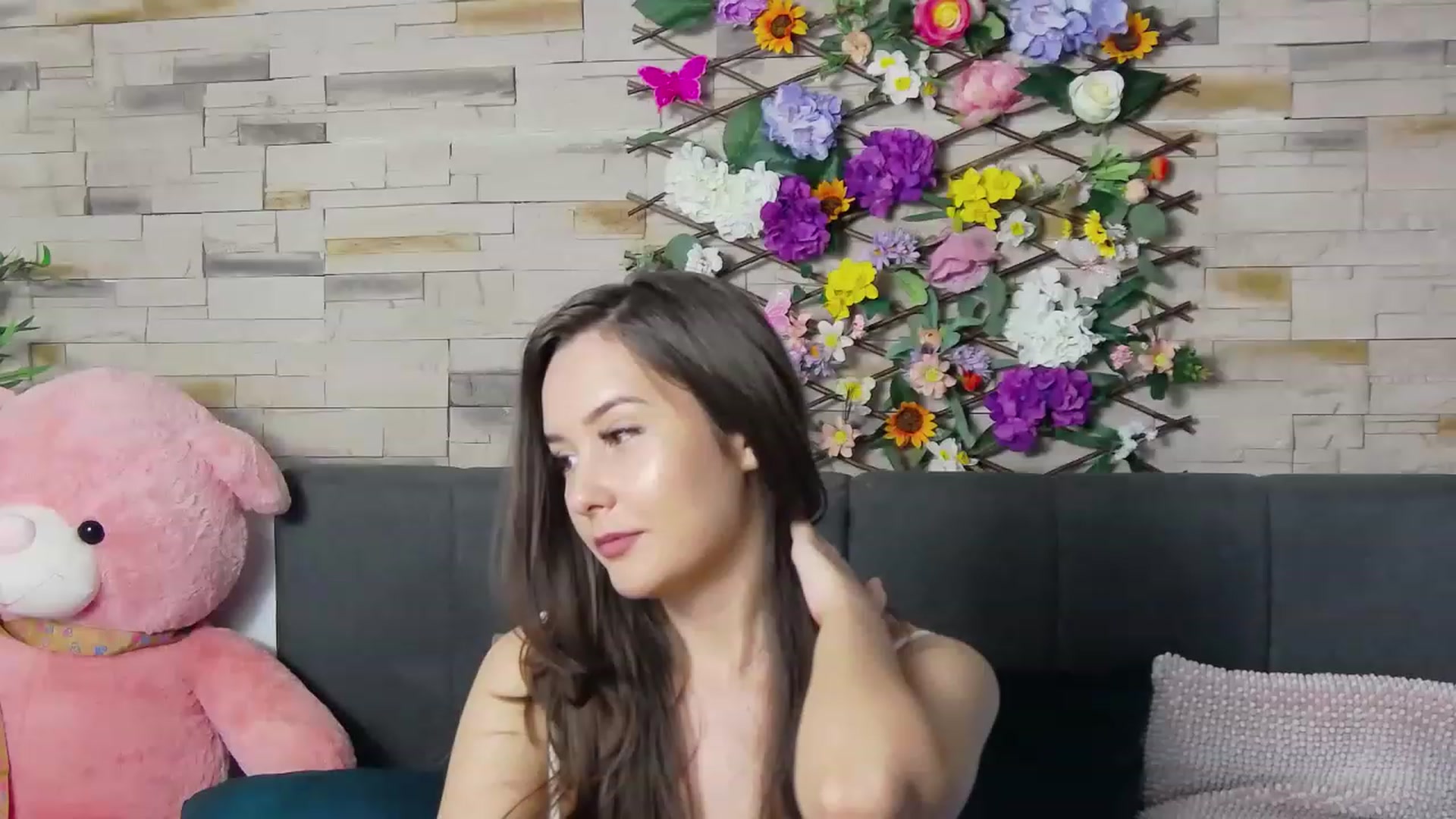 Gallery image thumbnail from Radiance's myfreecams stream on, 05/27/2023, 19:38 image 4 of 20