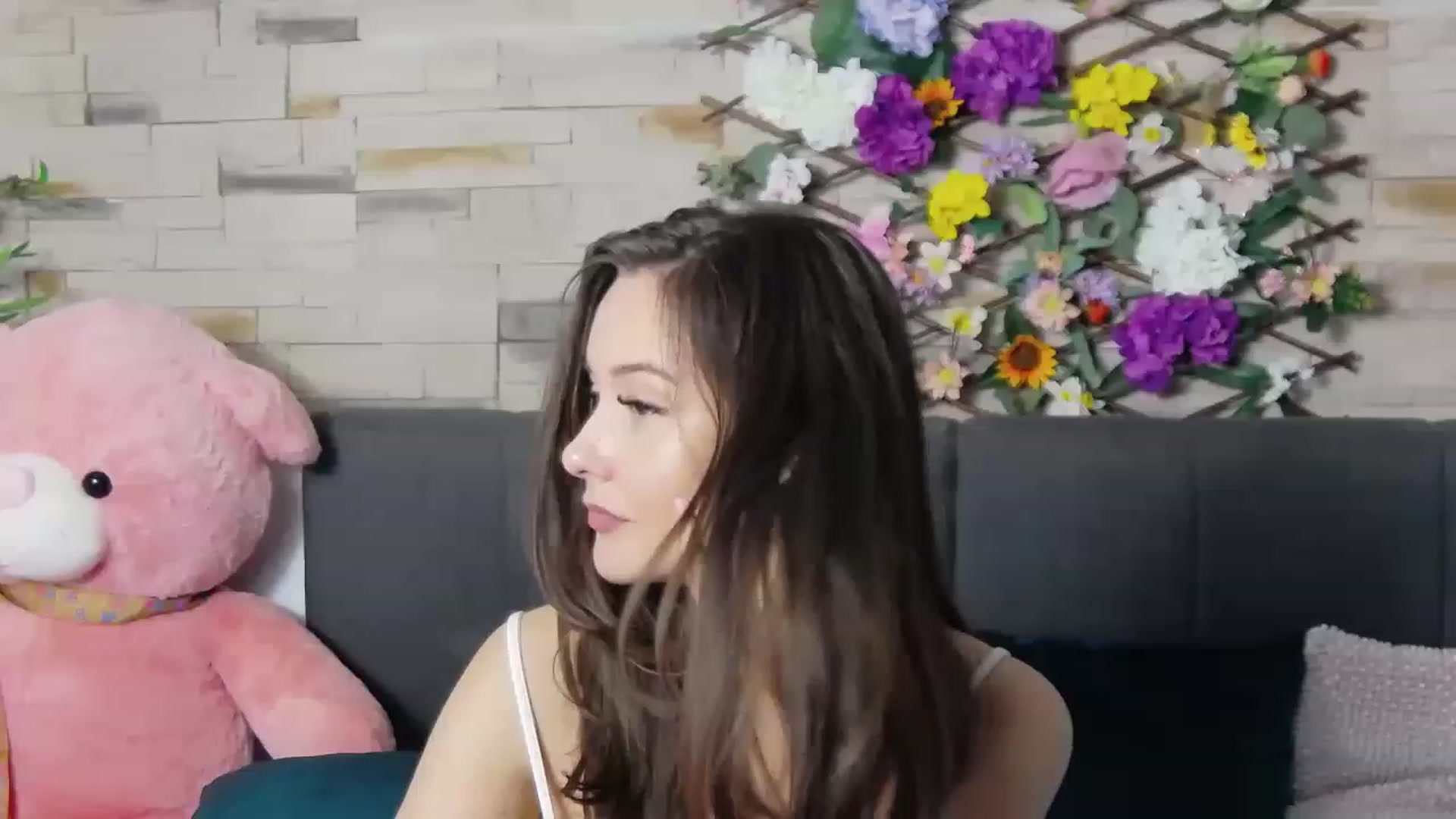 Gallery image thumbnail from Radiance's myfreecams stream on, 05/27/2023, 19:38 image 14 of 20
