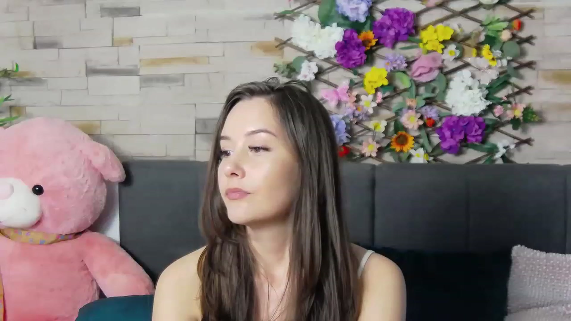 Gallery image thumbnail from Radiance's myfreecams stream on, 05/27/2023, 19:38 image 15 of 20