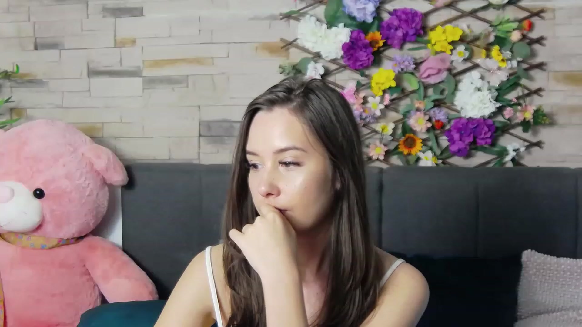 Gallery image thumbnail from Radiance's myfreecams stream on, 05/27/2023, 19:38 image 13 of 20