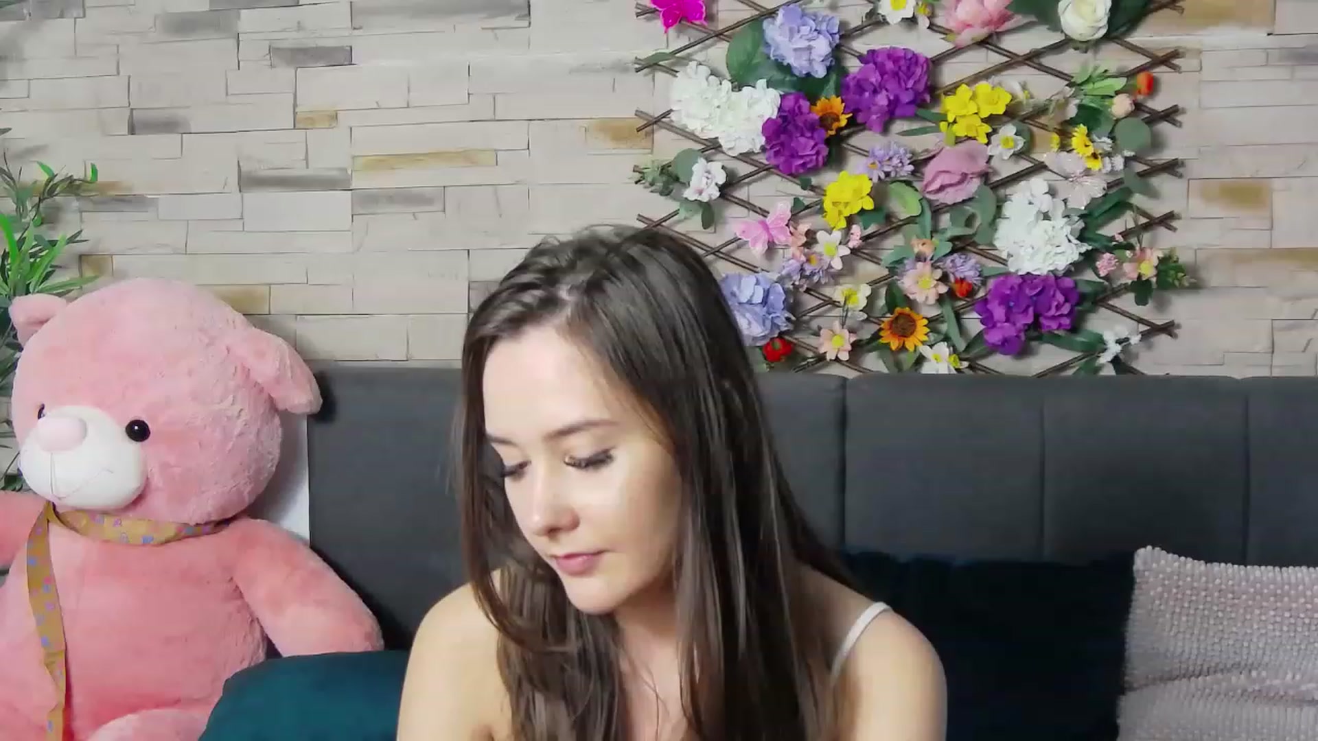 Gallery image thumbnail from Radiance's myfreecams stream on, 05/27/2023, 19:38 image 16 of 20