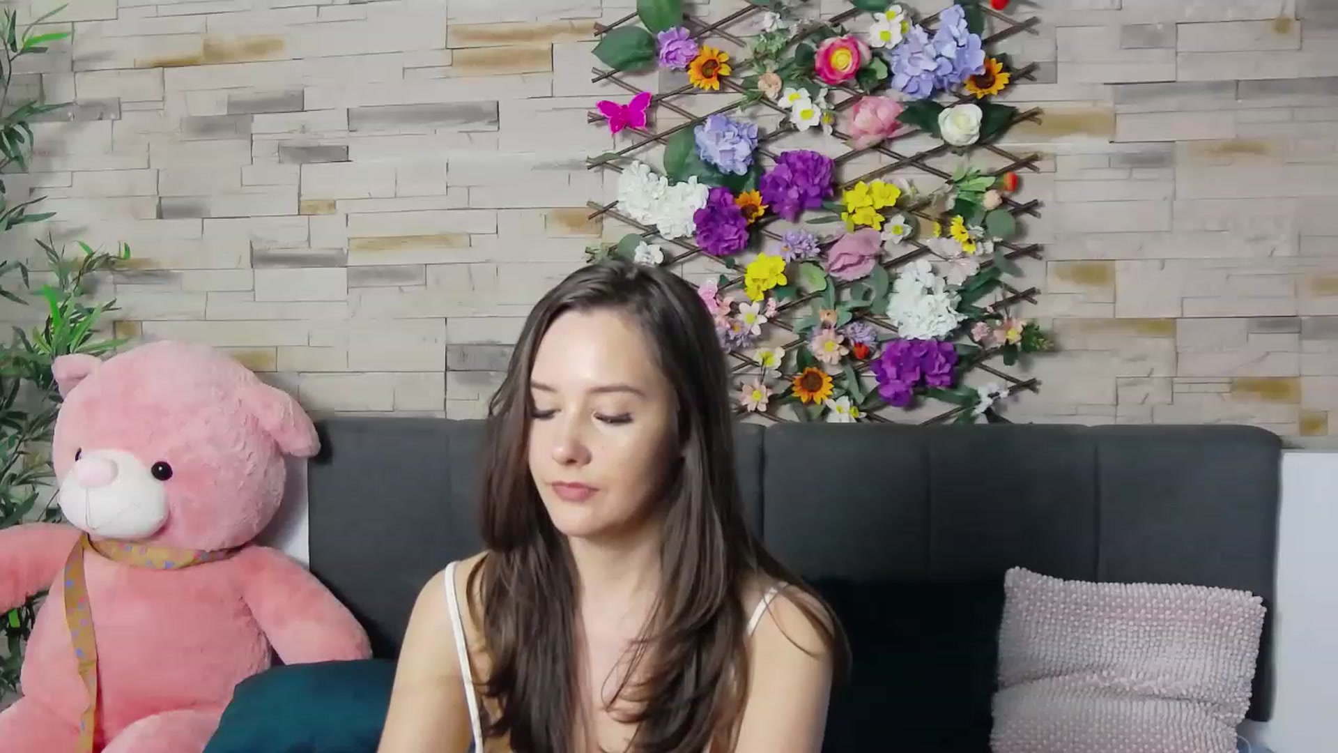 Gallery image thumbnail from Radiance's myfreecams stream on, 05/27/2023, 19:38 image 6 of 20