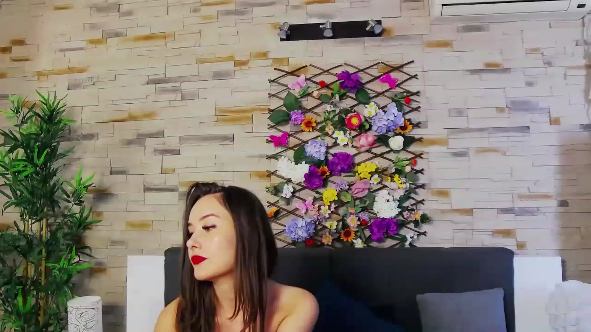 Gallery image thumbnail from Radiance's myfreecams stream on, 06/05/2023, 14:38 image 7 of 20