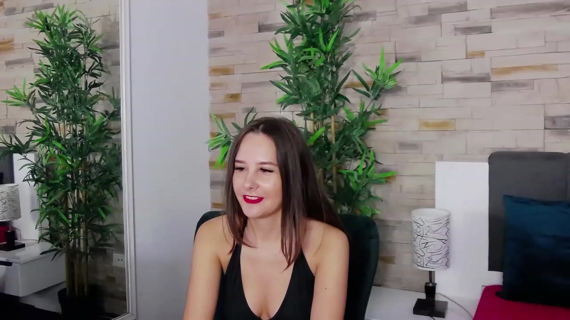 Gallery image thumbnail from Radiance's myfreecams stream on, 06/26/2023, 15:06 image 3 of 20
