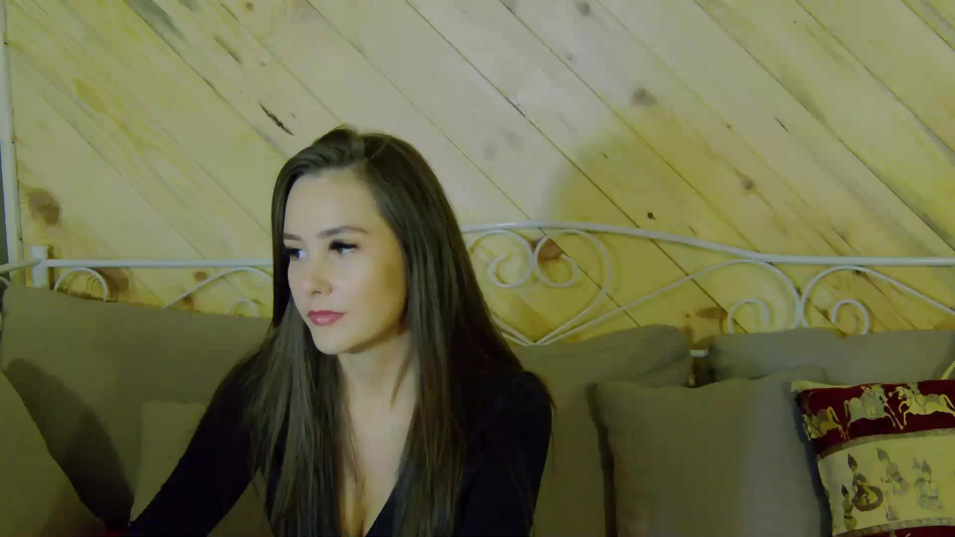 Gallery image thumbnail from Radiance's myfreecams stream on, 10/03/2023, 18:08 image 9 of 20