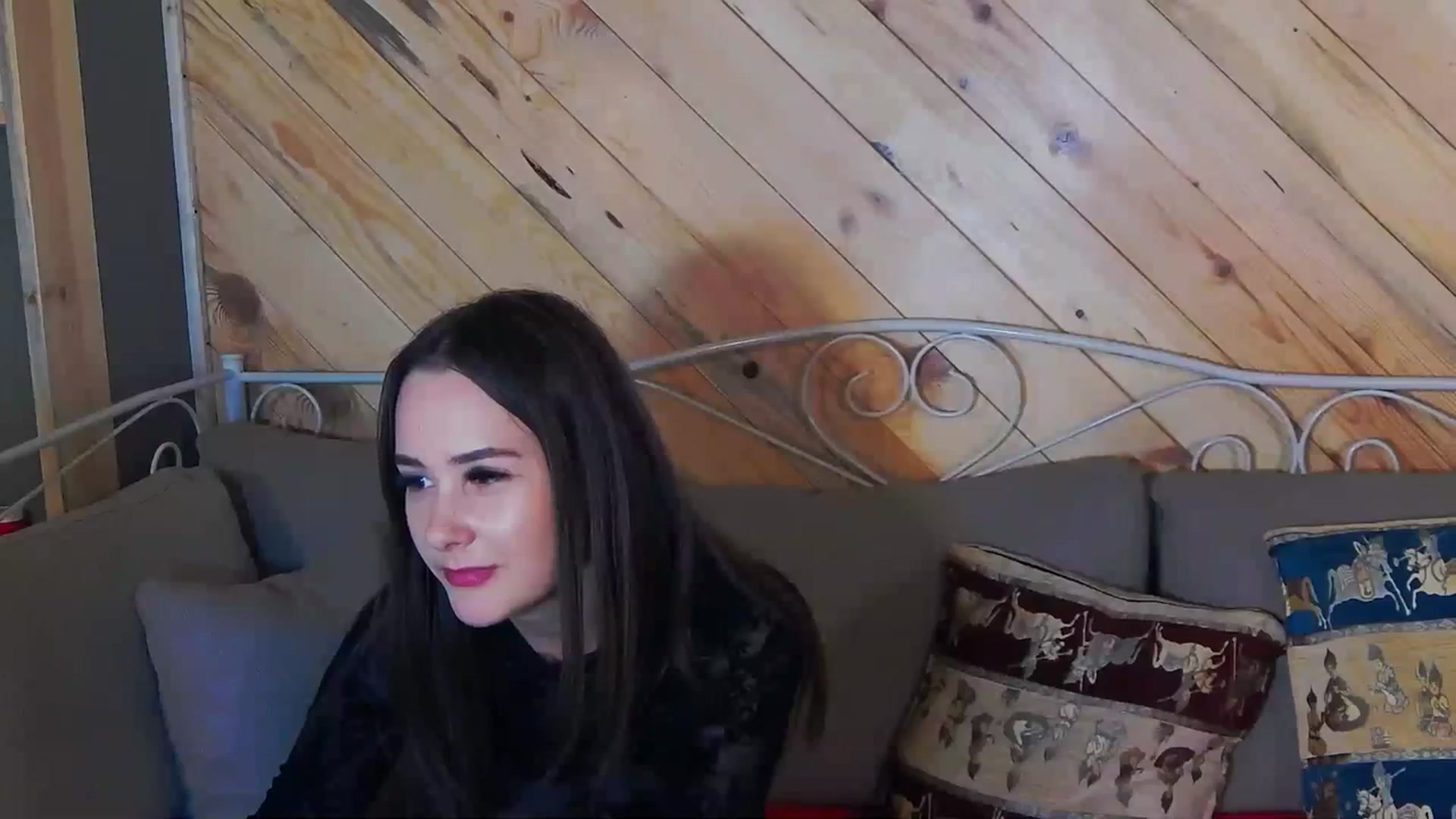 Gallery image thumbnail from Radiance's myfreecams stream on, 10/11/2023, 19:27 image 7 of 20