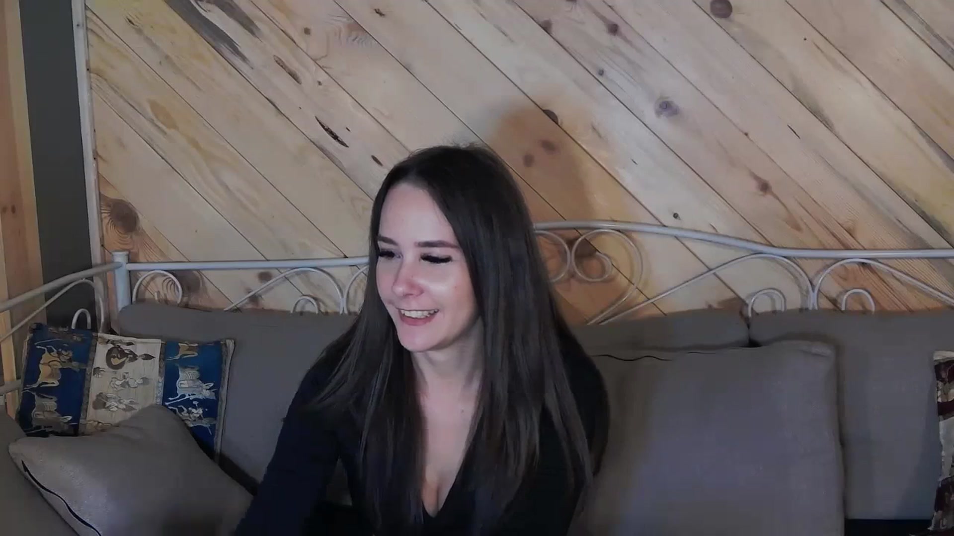 Gallery image thumbnail from Radiance's myfreecams stream on, 10/27/2023, 17:31 image 4 of 20