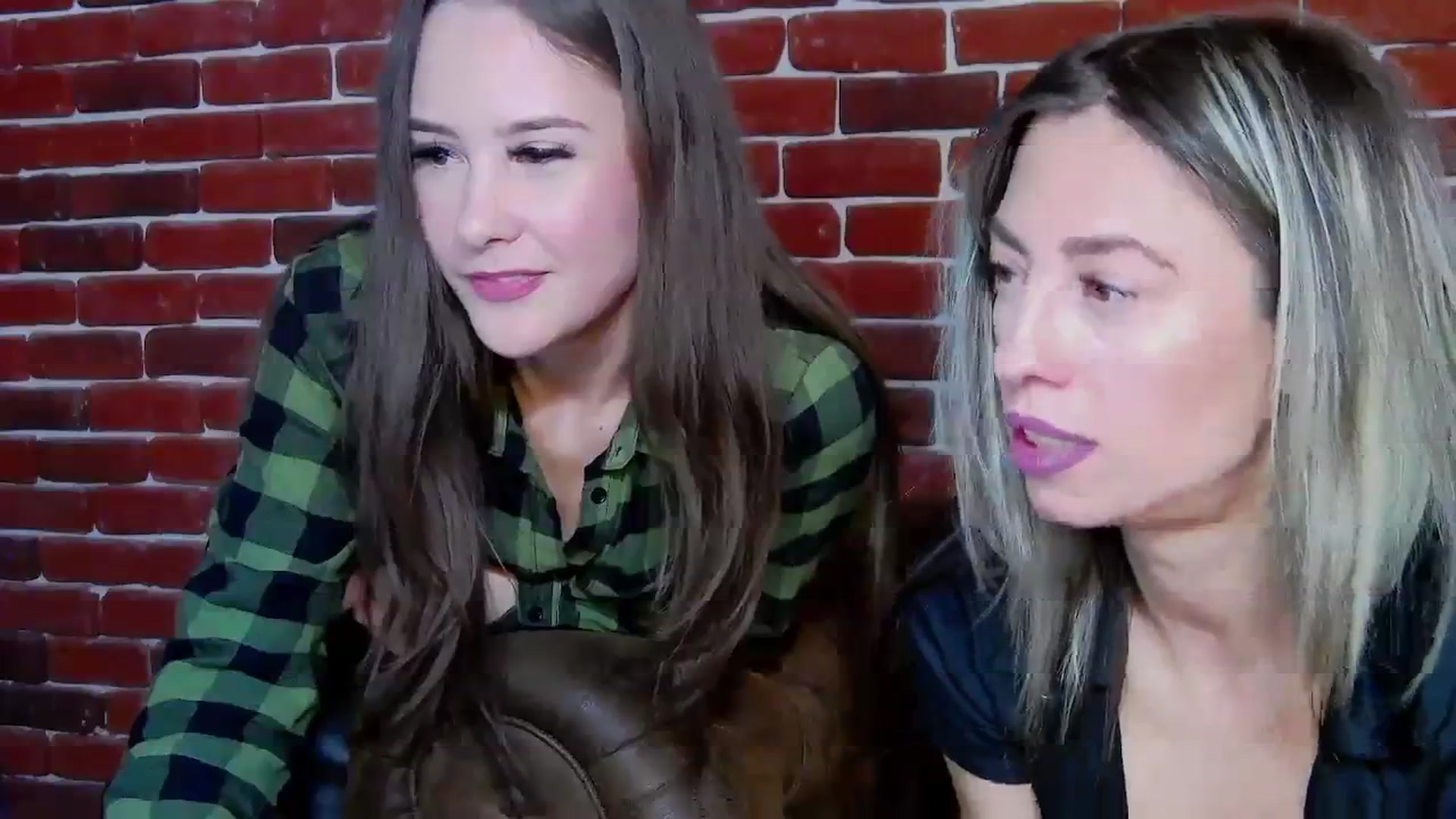 Gallery image thumbnail from Radiance's myfreecams stream on, 12/08/2023, 16:33 image 5 of 20