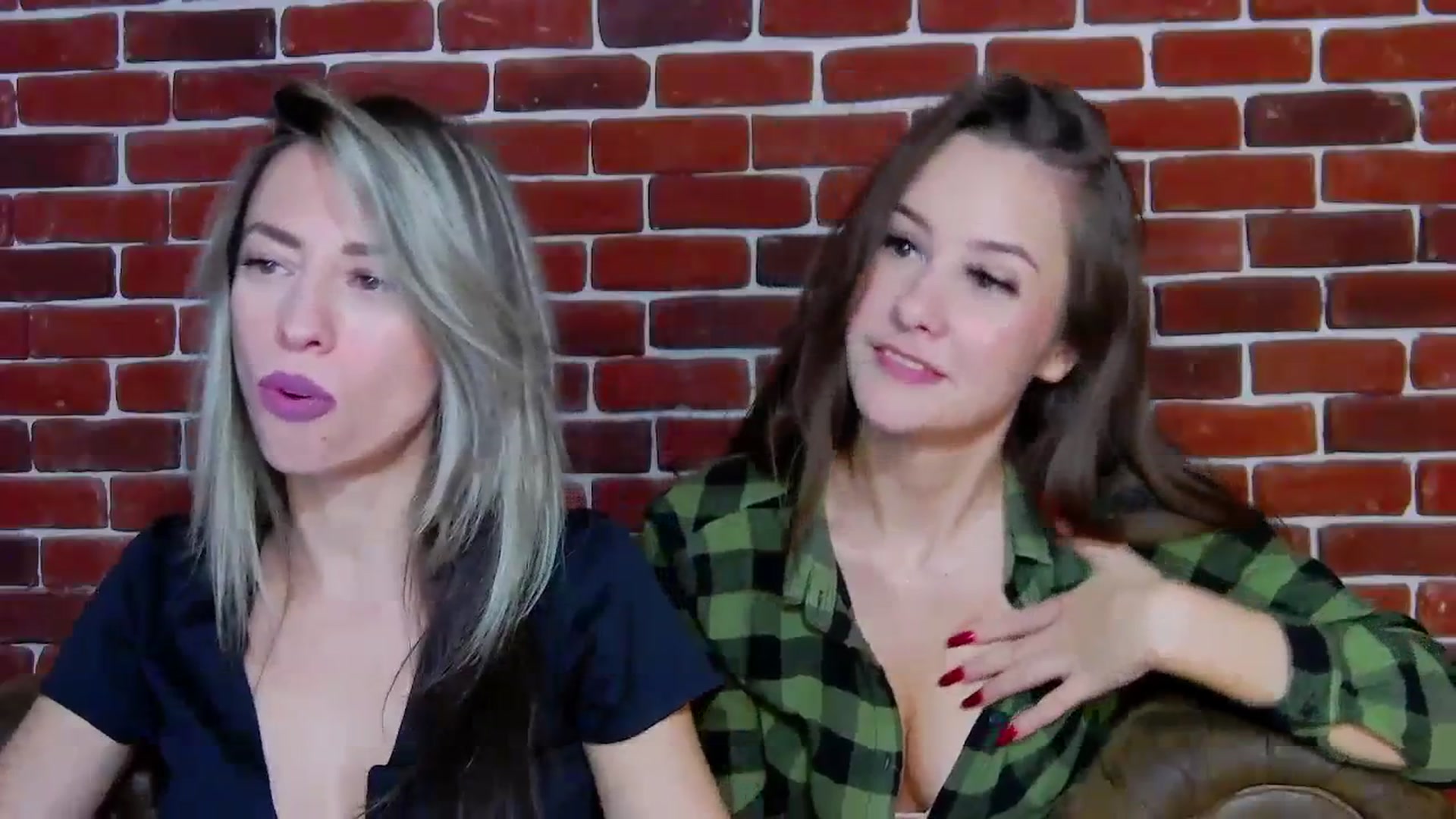 Gallery image thumbnail from Radiance's myfreecams stream on, 12/08/2023, 19:38 image 7 of 20