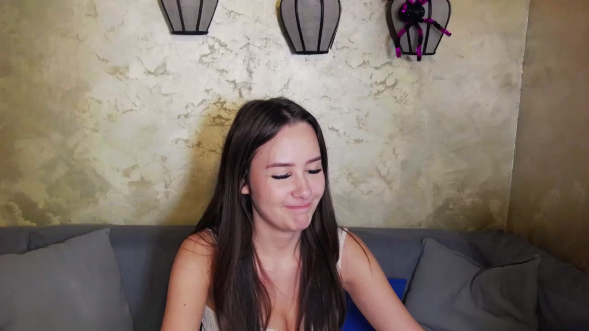 Gallery image thumbnail from Radiance's myfreecams stream on, 12/13/2023, 17:44 image 2 of 20