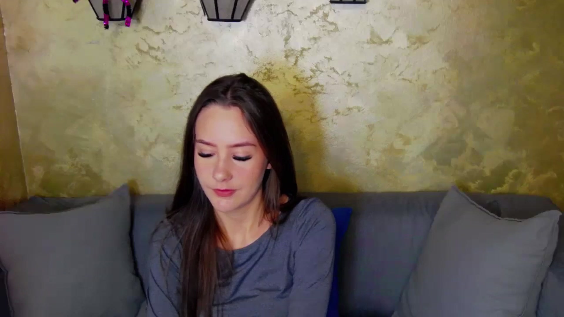 Gallery image thumbnail from Radiance's myfreecams stream on, 12/15/2023, 15:36 image 13 of 20