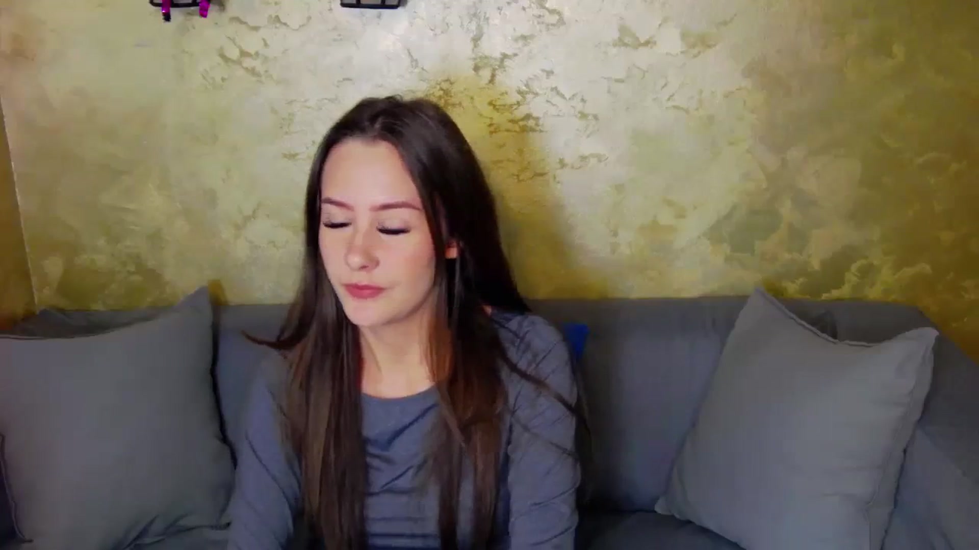 Gallery image thumbnail from Radiance's myfreecams stream on, 12/15/2023, 15:36 image 9 of 20
