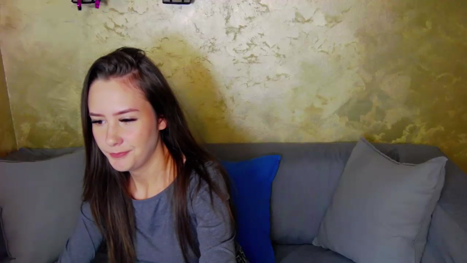 Gallery image thumbnail from Radiance's myfreecams stream on, 12/15/2023, 15:36 image 3 of 20
