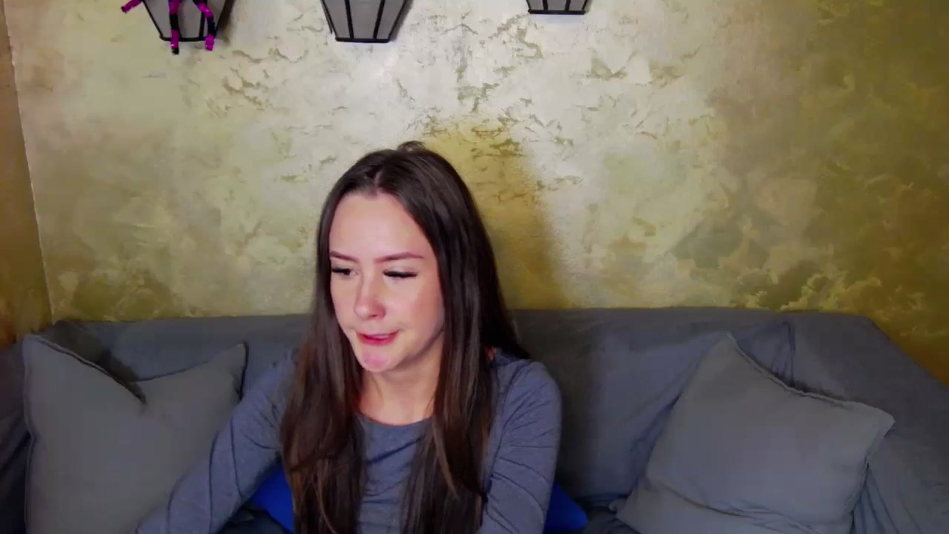 Gallery image thumbnail from Radiance's myfreecams stream on, 12/15/2023, 21:19 image 15 of 20