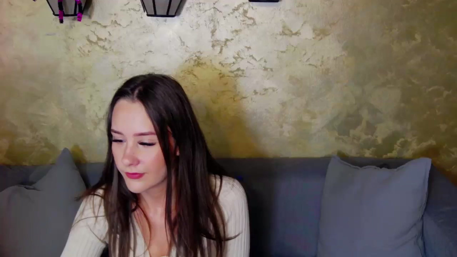 Gallery image thumbnail from Radiance's myfreecams stream on, 12/16/2023, 16:05 image 10 of 20