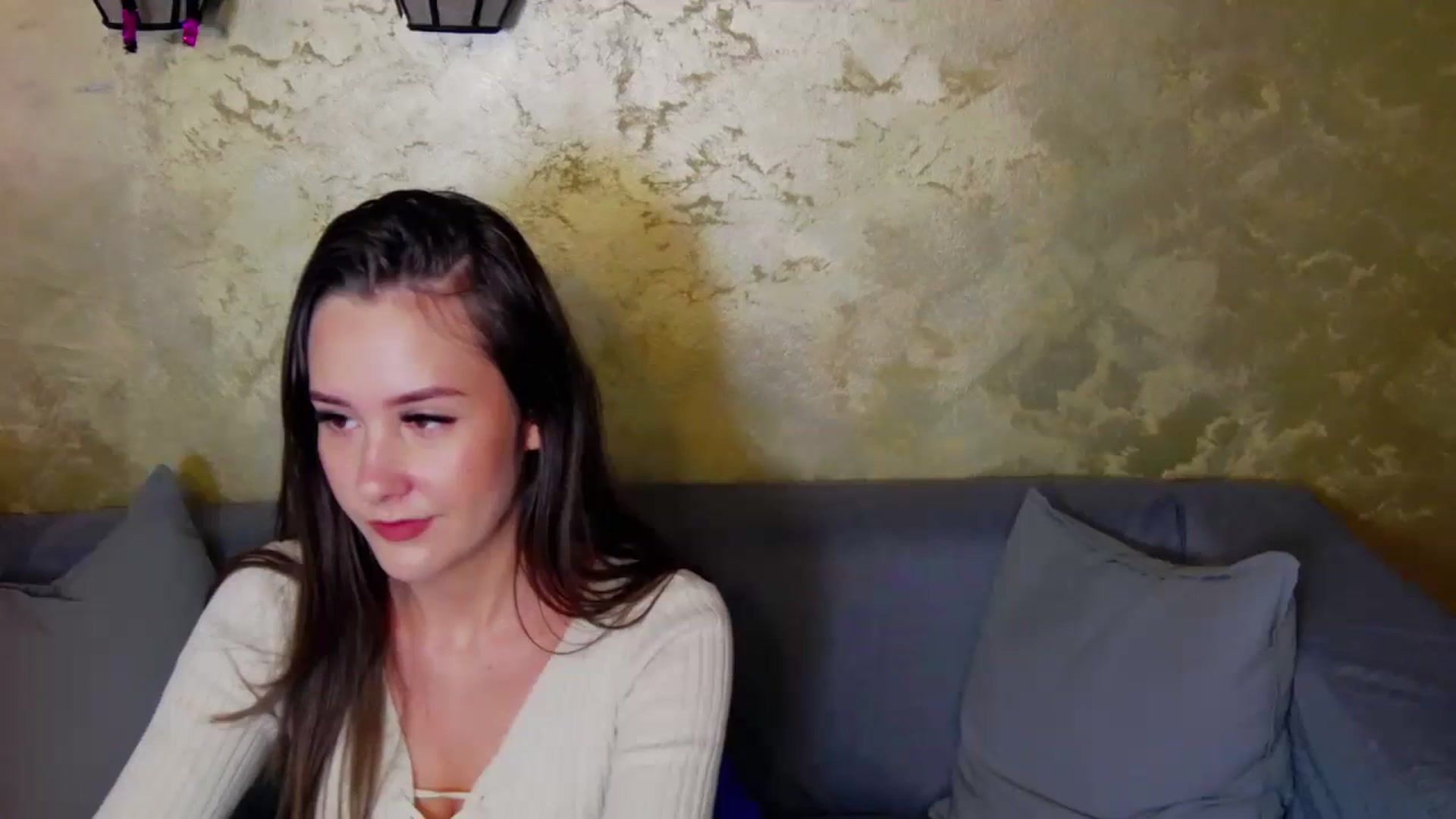 Gallery image thumbnail from Radiance's myfreecams stream on, 12/16/2023, 19:10 image 18 of 20
