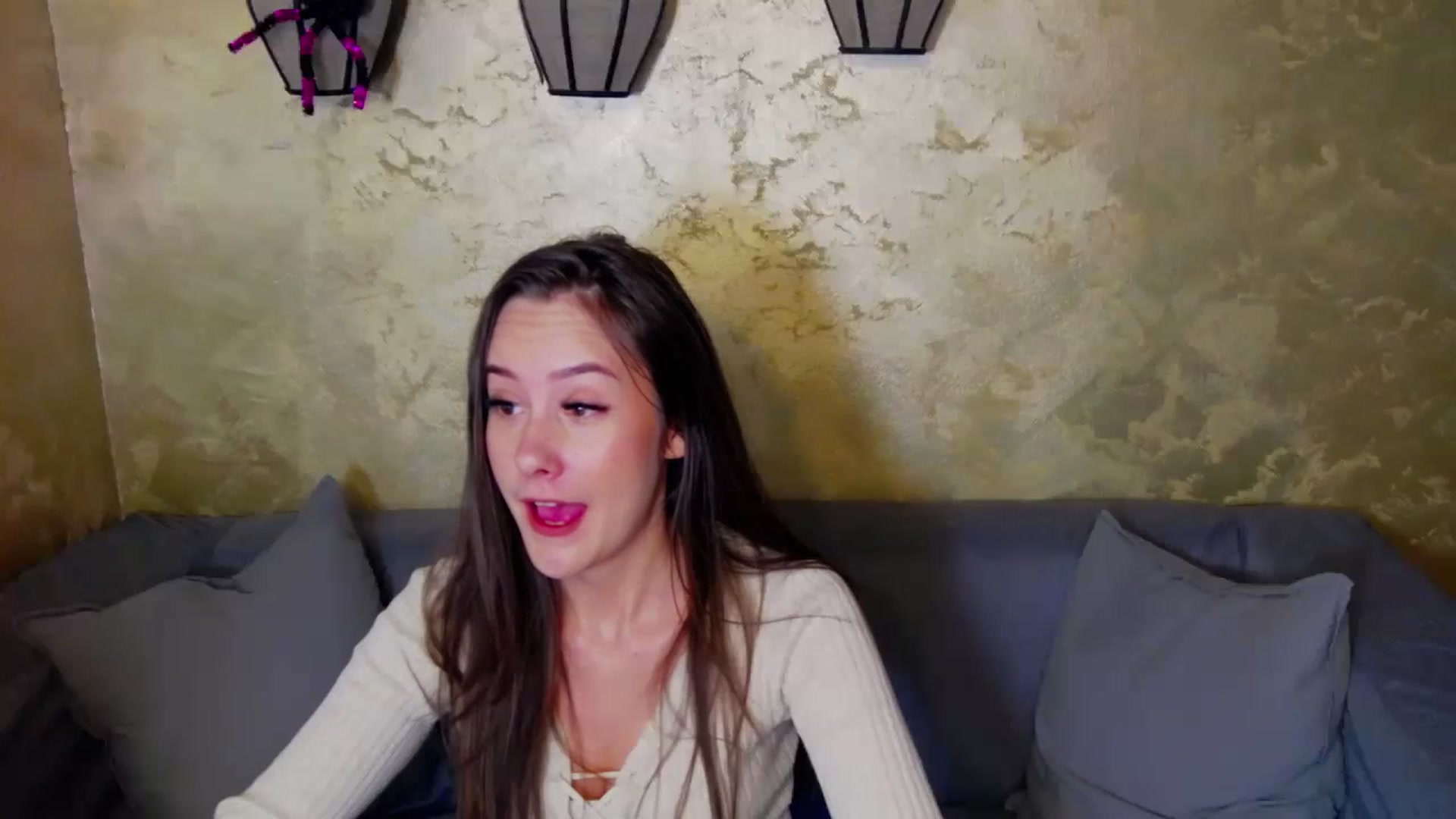 Gallery image thumbnail from Radiance's myfreecams stream on, 12/16/2023, 19:10 image 14 of 20