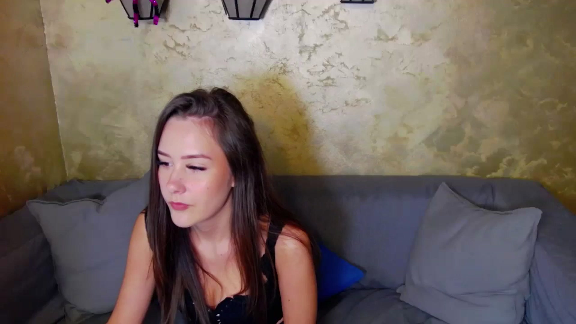 Gallery image thumbnail from Radiance's myfreecams stream on, 12/17/2023, 14:54 image 13 of 20