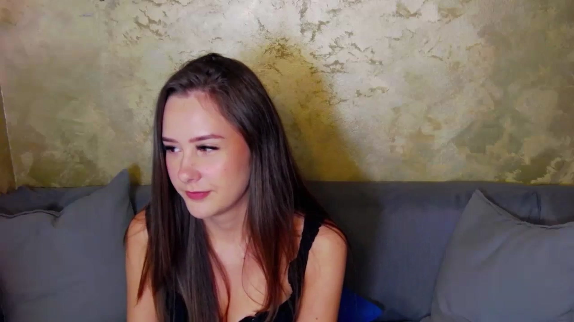 Gallery image thumbnail from Radiance's myfreecams stream on, 12/17/2023, 15:22 image 11 of 20