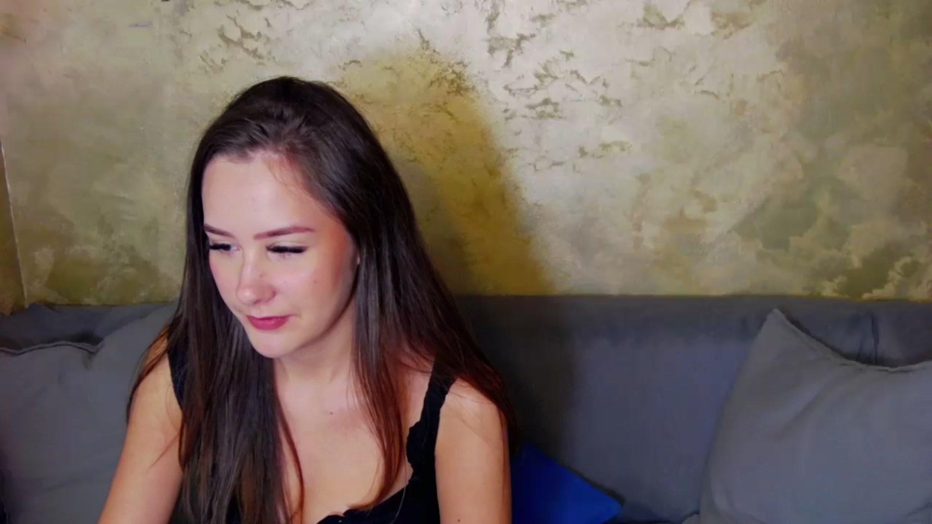 Gallery image thumbnail from Radiance's myfreecams stream on, 12/17/2023, 15:22 image 4 of 20