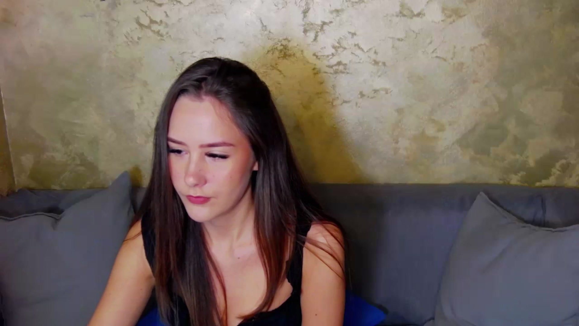 Gallery image thumbnail from Radiance's myfreecams stream on, 12/17/2023, 15:22 image 14 of 20