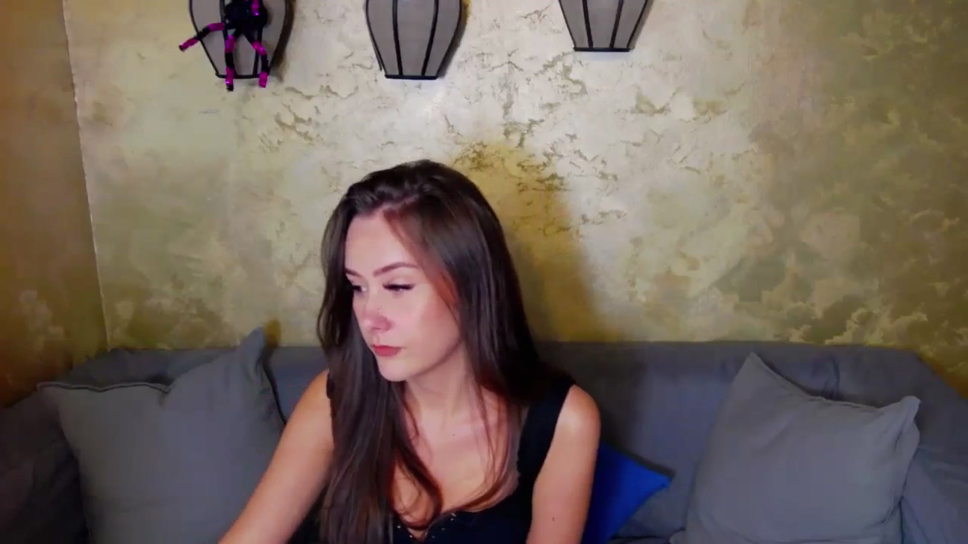 Gallery image thumbnail from Radiance's myfreecams stream on, 12/17/2023, 17:29 image 8 of 20
