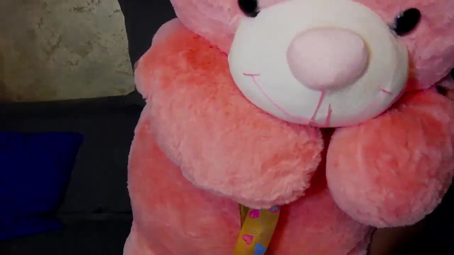 Gallery image thumbnail from Radiance's myfreecams stream on, 12/20/2023, 18:06 image 18 of 20