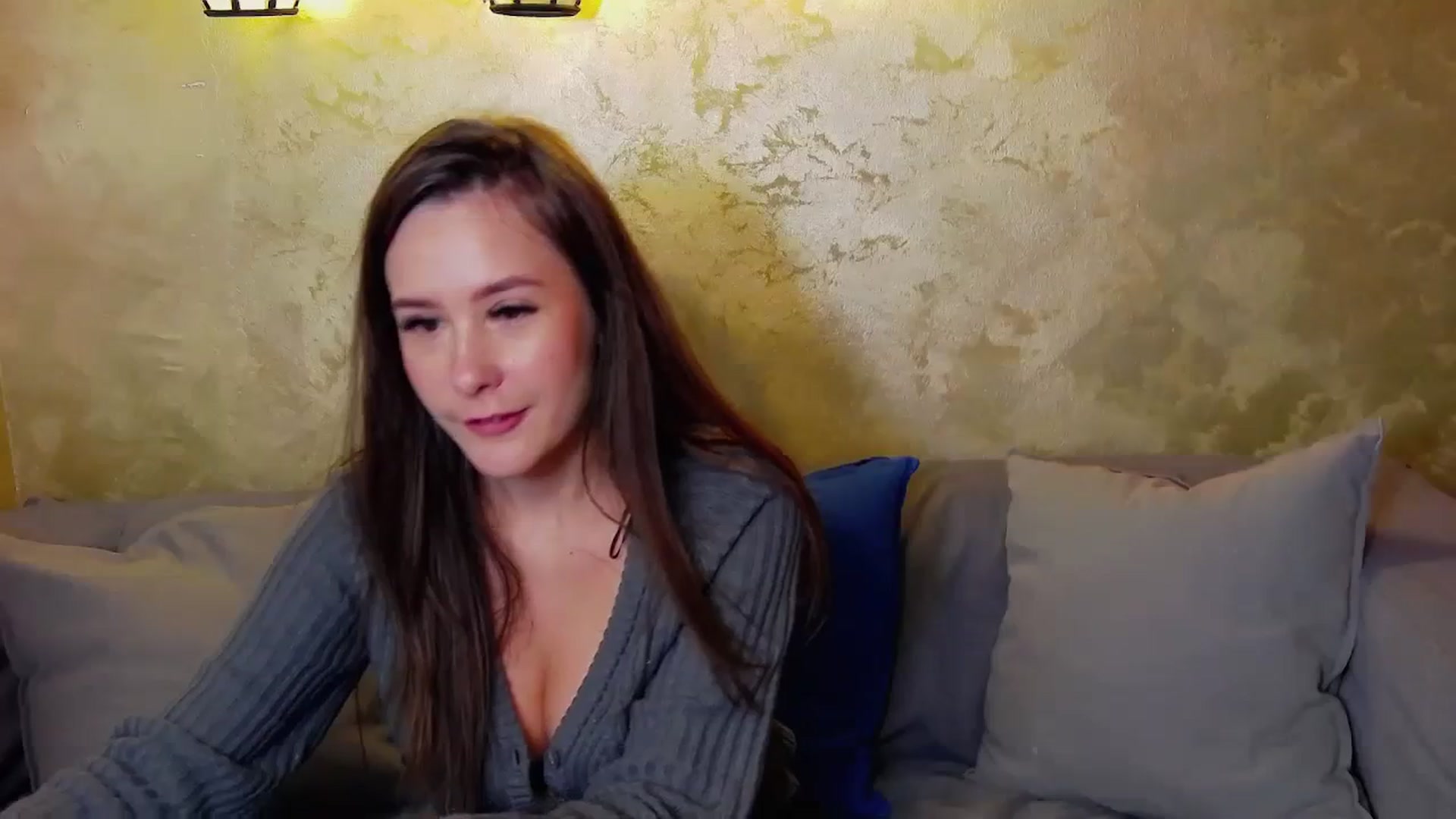 Gallery image thumbnail from Radiance's myfreecams stream on, 12/21/2023, 15:45 image 16 of 20