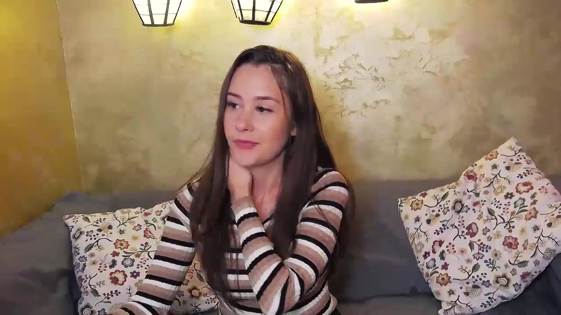 Gallery image thumbnail from Radiance's myfreecams stream on, 01/14/2024, 15:37 image 9 of 20