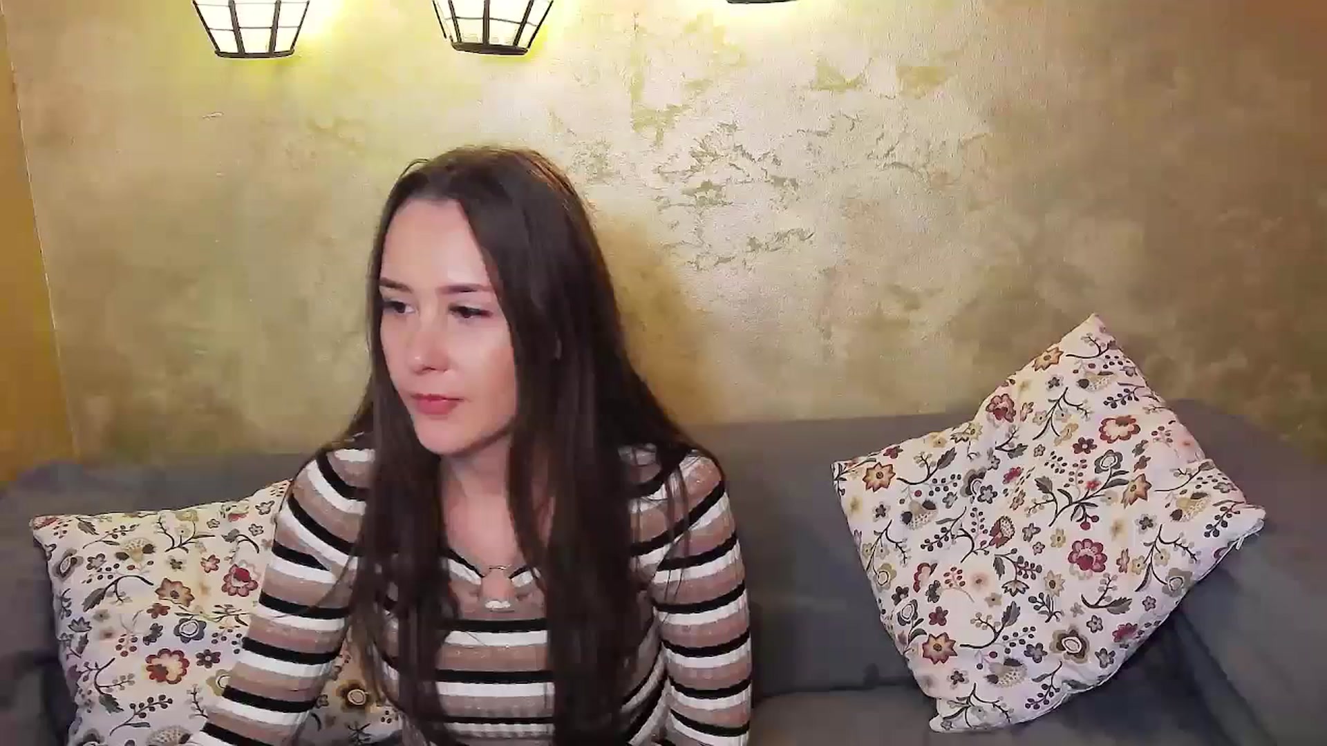 Gallery image thumbnail from Radiance's myfreecams stream on, 01/14/2024, 15:37 image 15 of 20